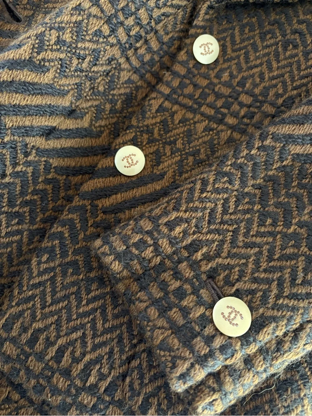 CHANEL 2000 Brown and Black Tweed Wool-skirt suit with belt